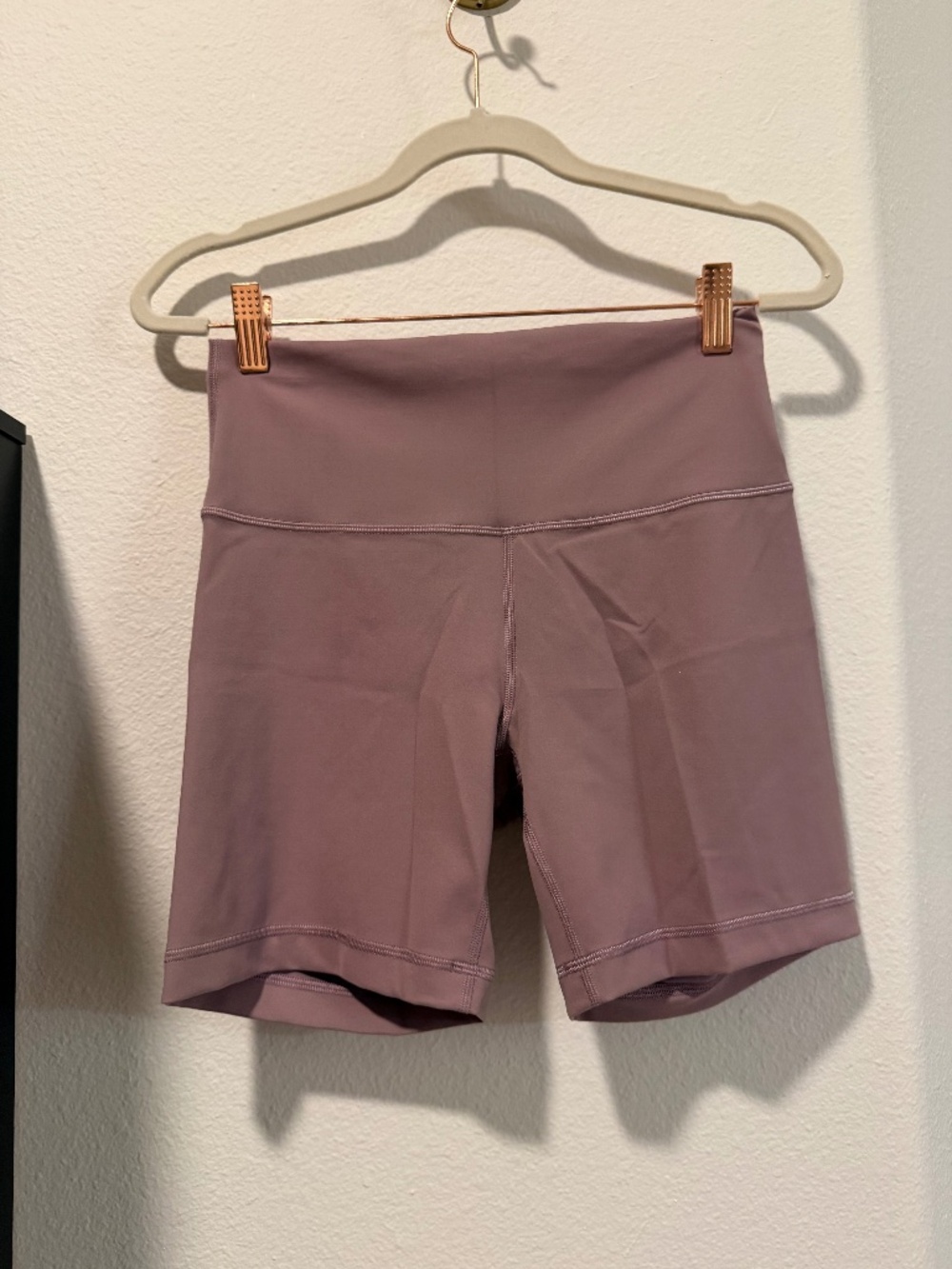 NWOT Lululemon Lavender Lux Wunder Train HR Short 6", Size 8